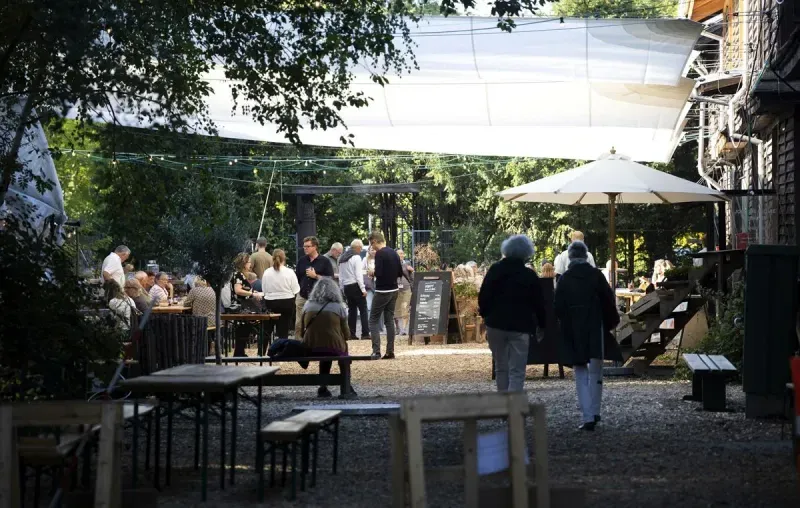 Gårdspladsen og vild natur på BaneGaarden – billede 18