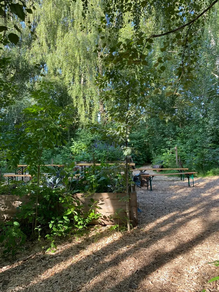 Gårdspladsen og vild natur på BaneGaarden – billede 3